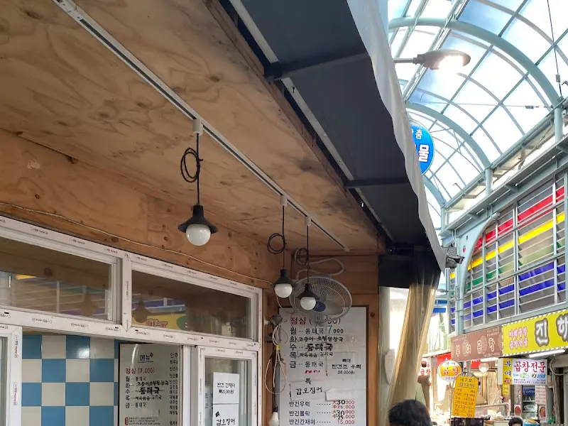 찬이네 식당 내부 모습