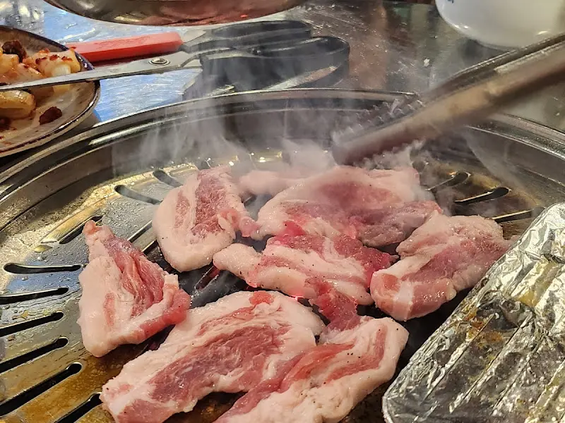 고기 굽는 모습