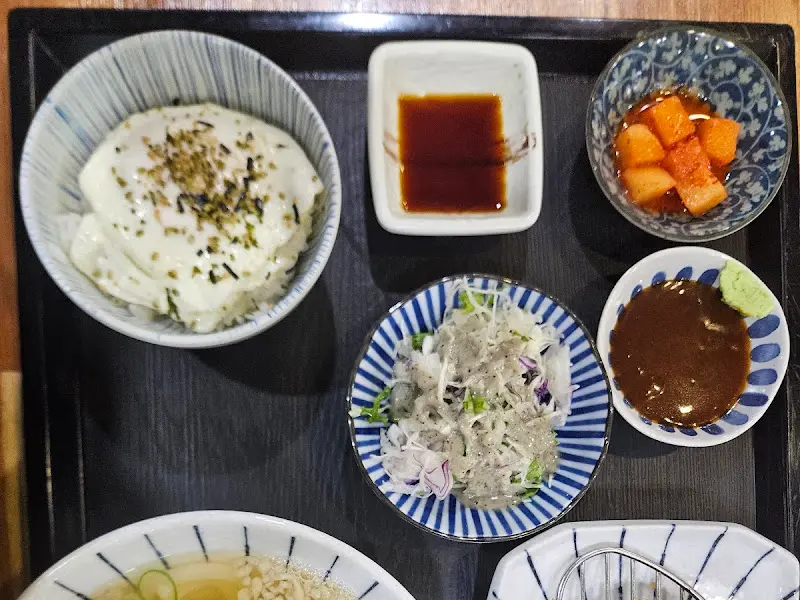 정갈하게 차려진 한 상