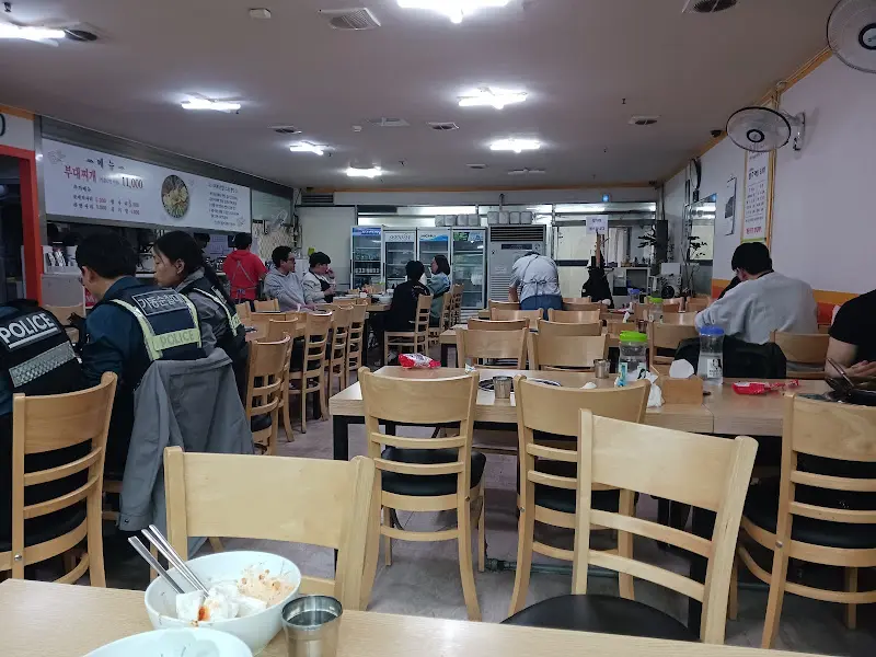 계양명가 부대찌개 내부