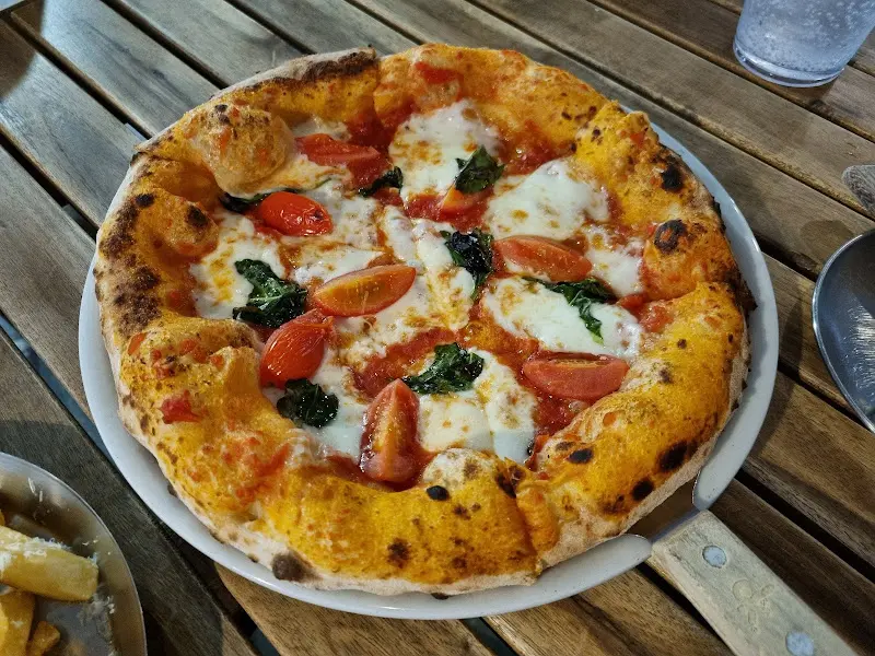 또 다른 마르게리따 부팔라 피자