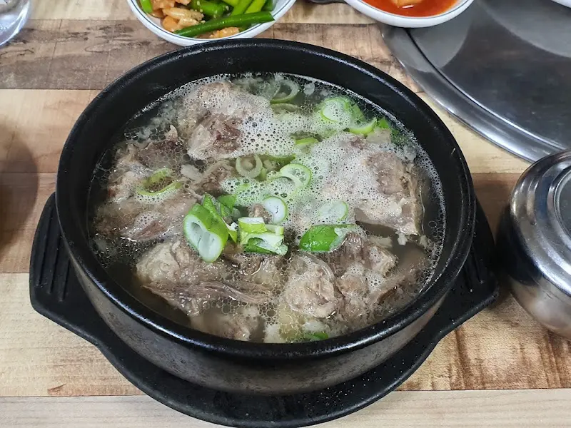 푸짐한 갈비탕