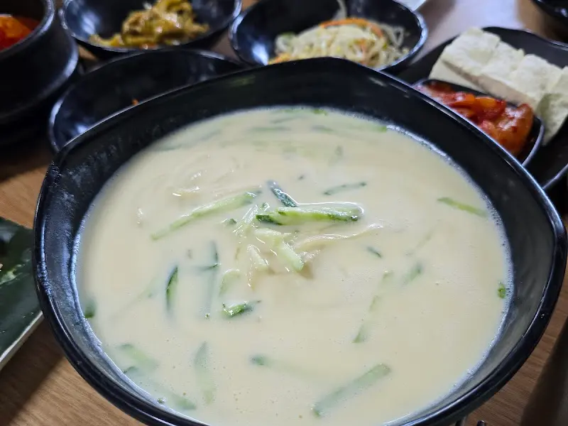 밑반찬으로 제공되는 콩물