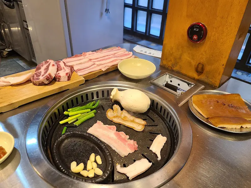 고기가 구워지는 모습