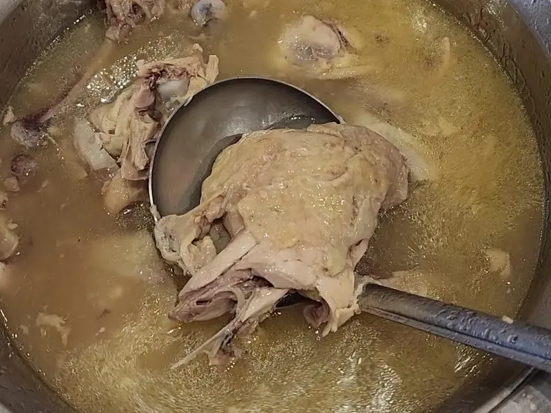 닭고기가 듬뿍 들어간 닭곰탕