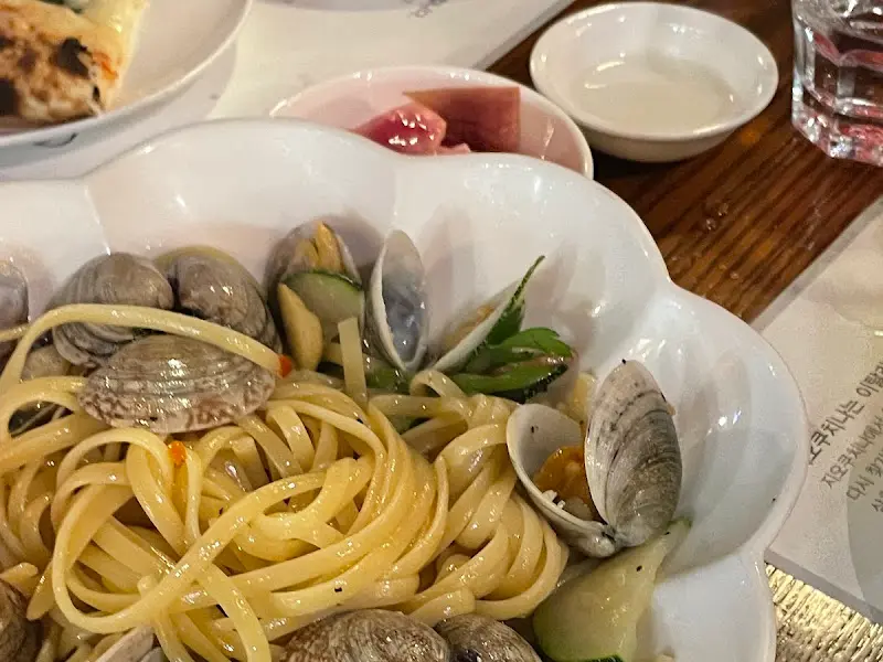 봉골레 파스타의 푸짐한 조개