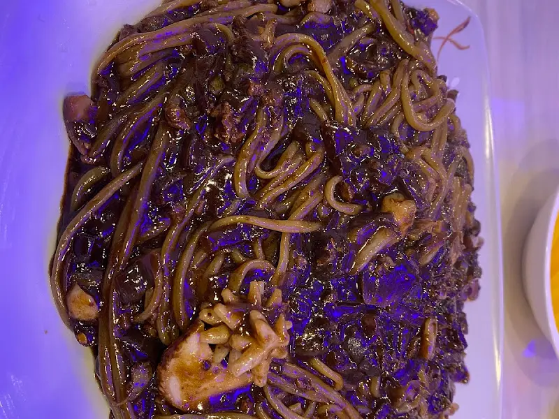 윤기 흐르는 짜장면