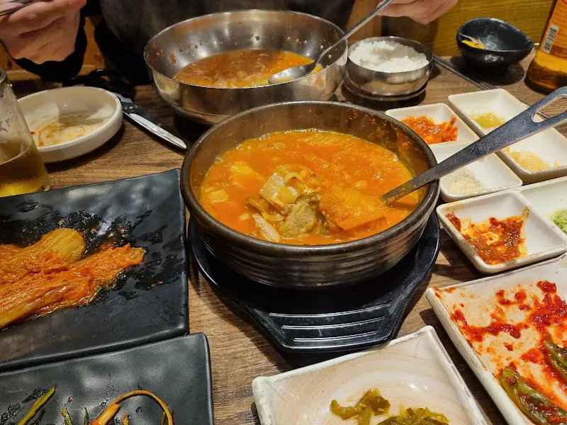 맛있게 끓고 있는 된장찌개