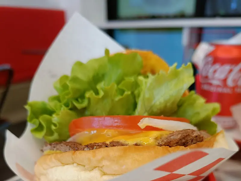 WHAT THE BURGER 메인 메뉴