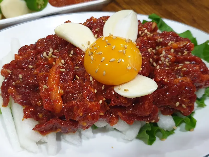 싱싱한 육회 한 접시