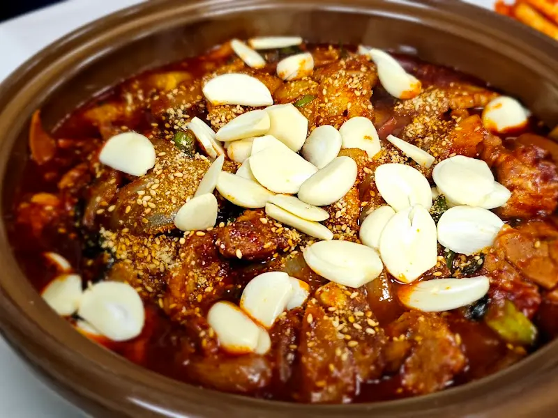 맛깔스러운 삼겹 두루치기