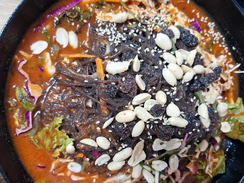 매콤달콤 쟁반국수