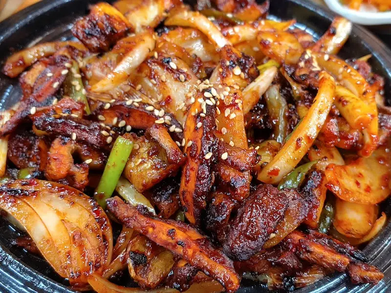 윤기가 흐르는 장어볶음