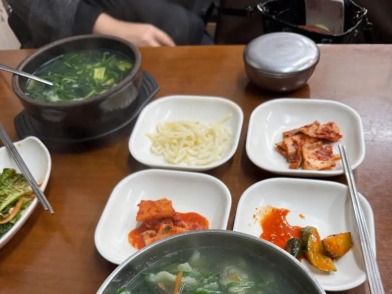 다슬기 수제비와 밑반찬