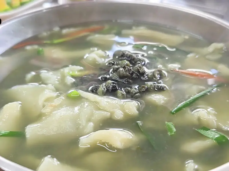 다슬기 수제비 클로즈업