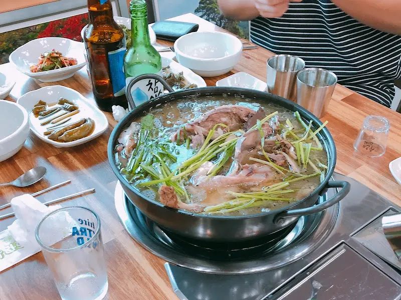 푸짐한 촌닭누룽지백숙