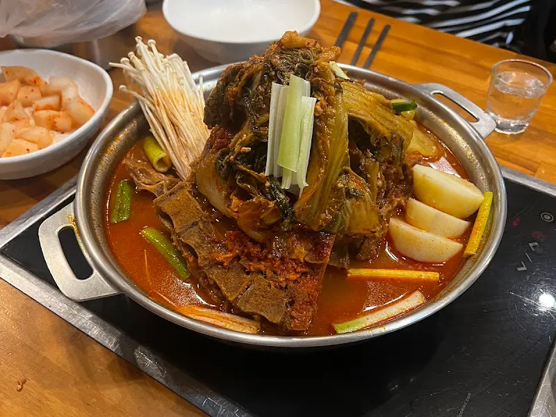 푸짐한 뼈해장국의 모습