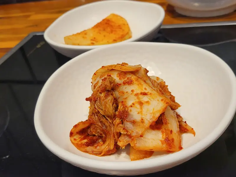 신선한 김치와 깍두기