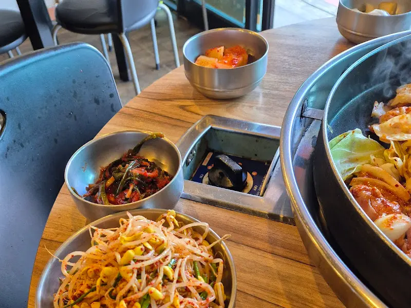 닭갈비와 밑반찬