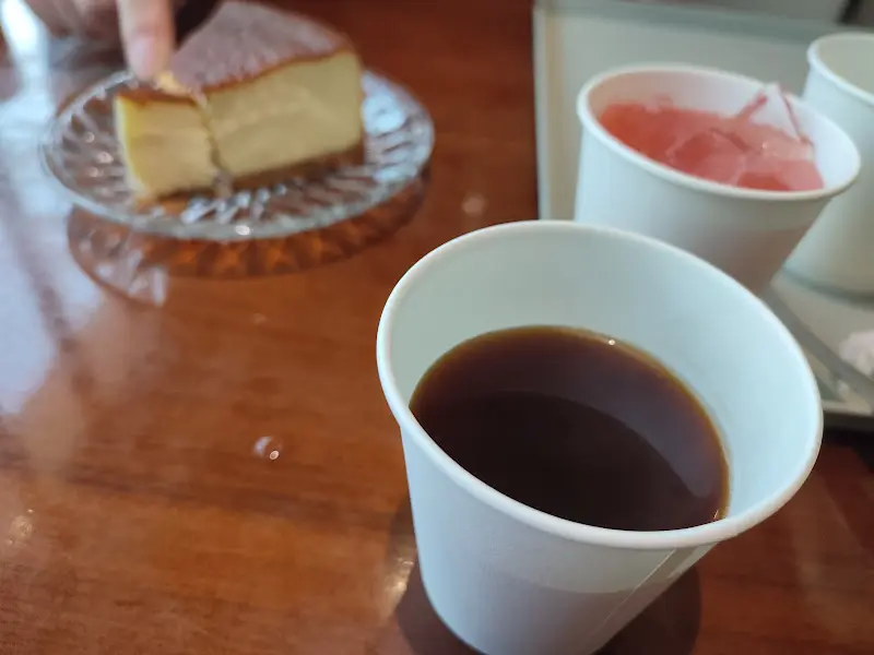 자몽주스와 바스크 치즈 케이크