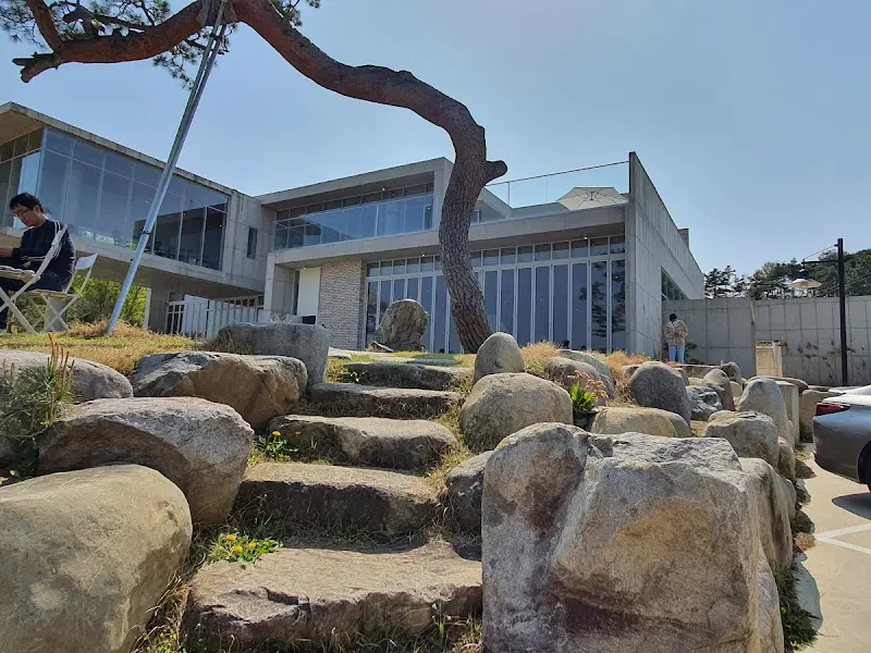 카페 외부 전경