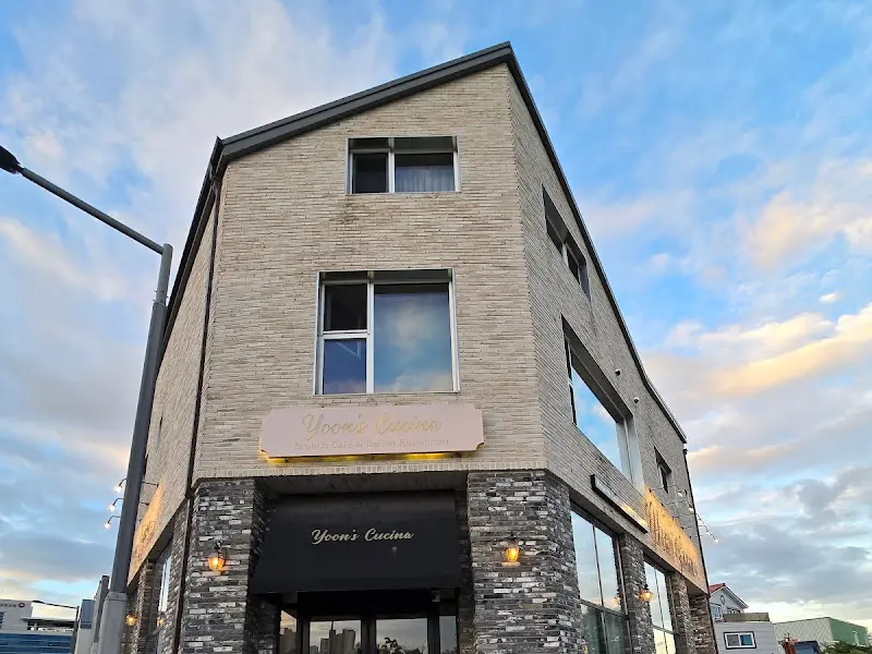 윤스쿠치나 외관