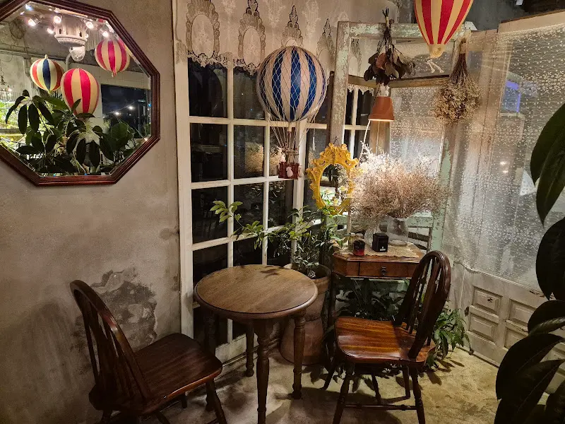 아늑한 테이블 좌석