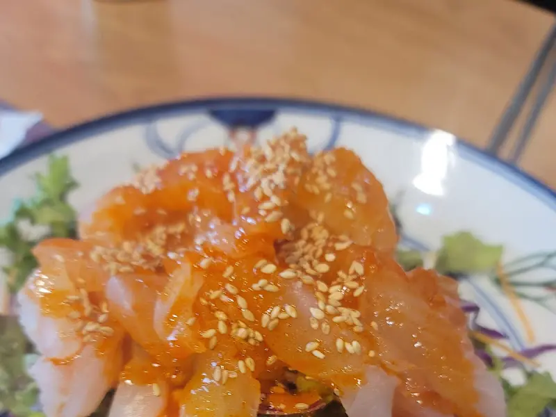 매콤달콤한 양념이 일품인 회무침