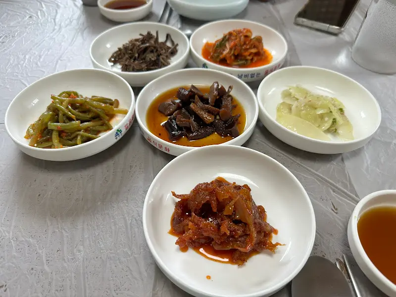 만월식당의 다양한 밑반찬