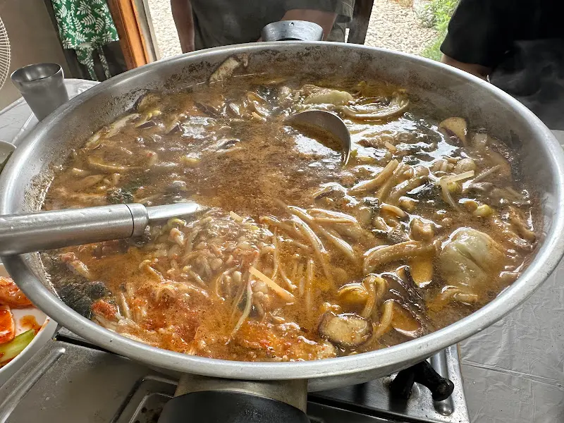 만월식당의 버섯전골