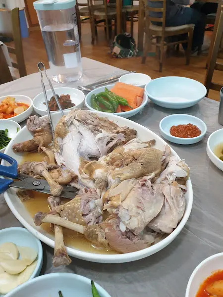 만월식당의 닭백숙