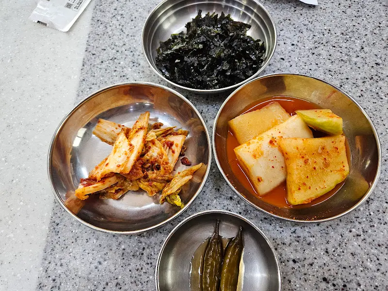 다양하고 맛깔스러운 밑반찬