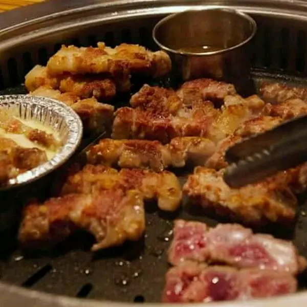 맛있게 구워진 돼지고기