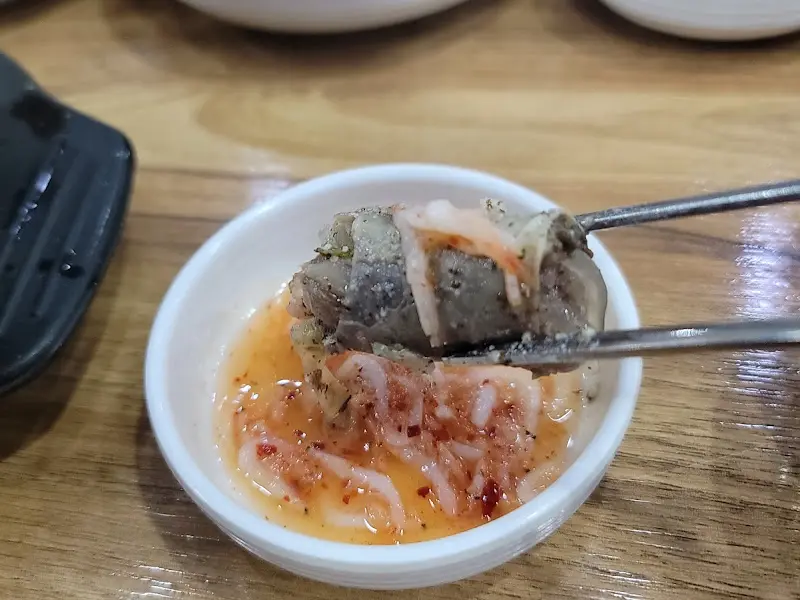 양념에 찍은 순대