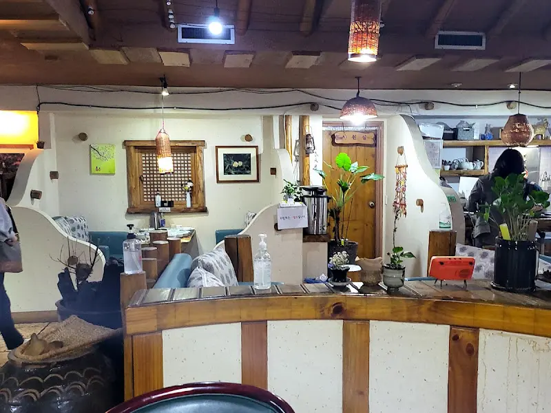 둥지식당 카운터