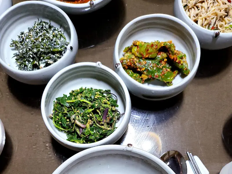 둥지식당 반찬 클로즈업