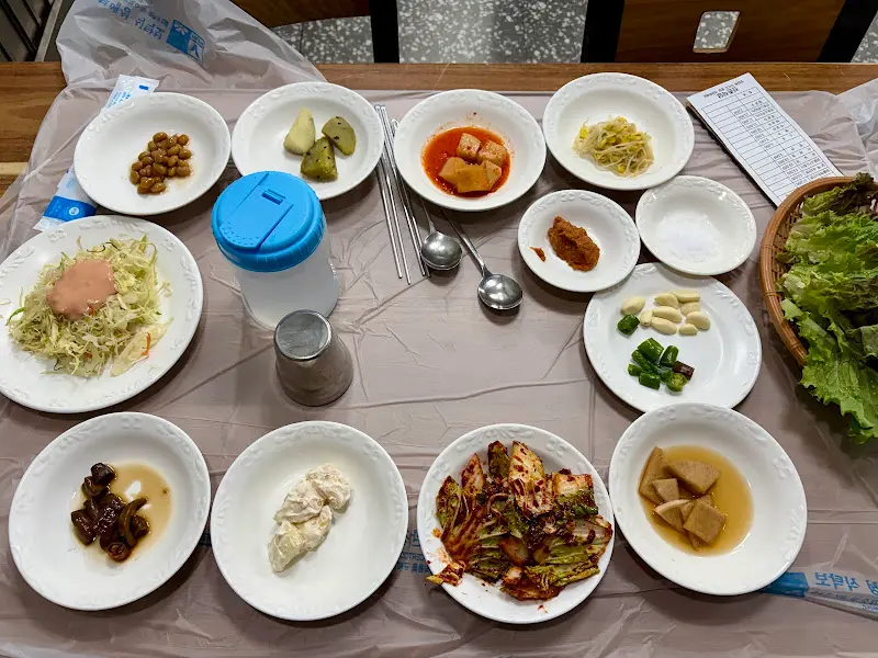 닭불고기와 밑반찬