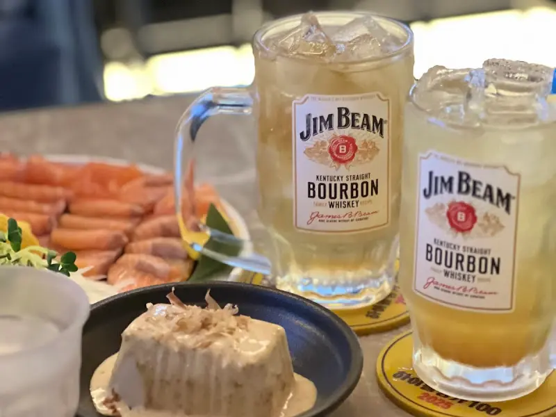 짐빔 하이볼과 연두부, 연어 사시미