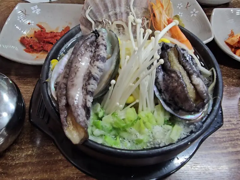 전복뚝배기 클로즈업