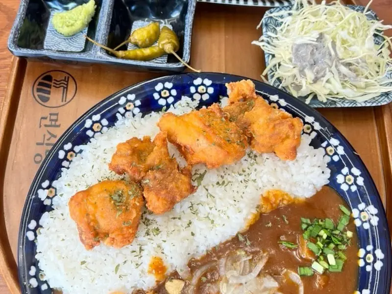 가라아게 카레덮밥과 모찌까스 세트