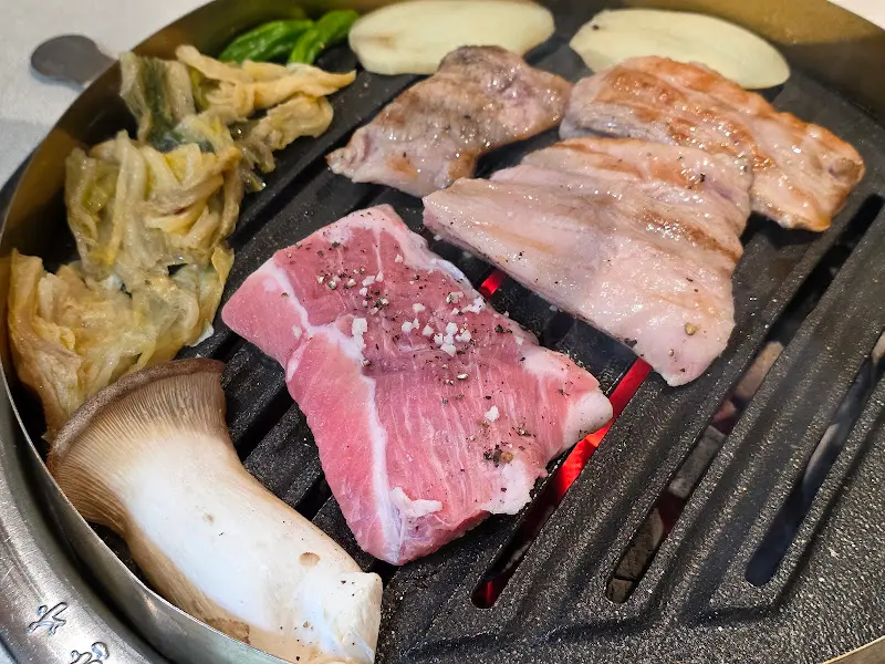 고기 굽는 모습