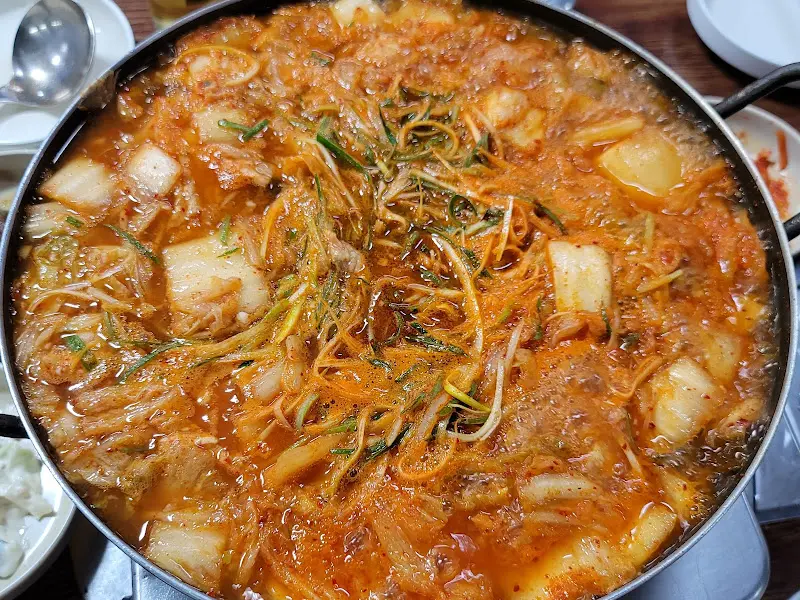 만우정 김치전골
