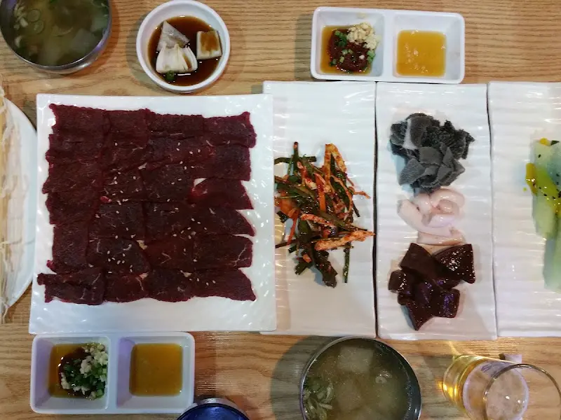 뭉티기 한 상 차림