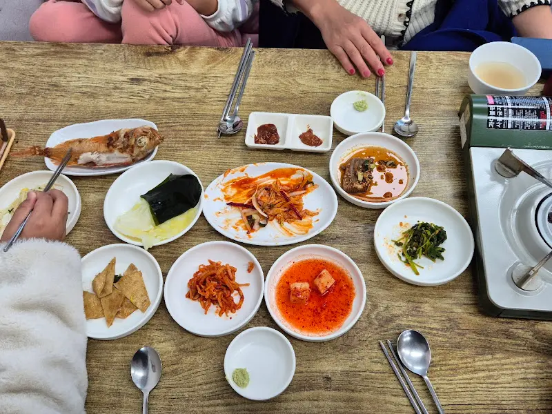 가자미 구이와 밑반찬