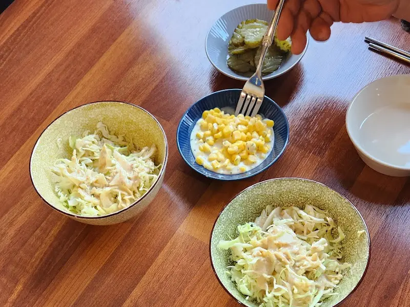 샐러드, 옥수수 콘, 오이피클