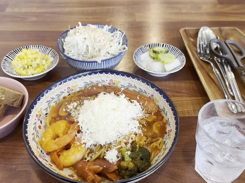 나폴리탄 파스타와 샐러드