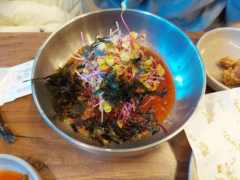 메밀 비빔 막국수 근접샷