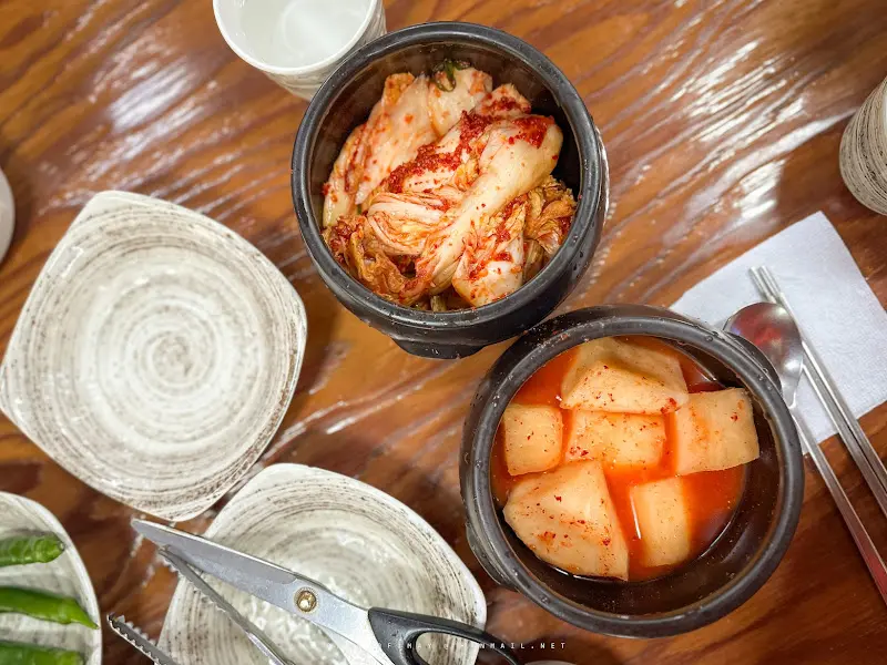 잘 익은 김치와 깍두기