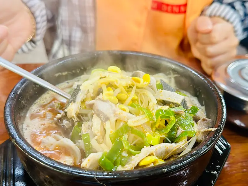 콩나물과 야채가 듬뿍 들어간 해장국