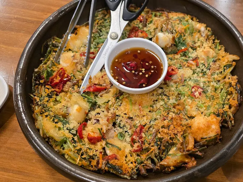 해물 부추전과 소스